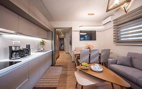 Amalia'S Luxury Apartment 2